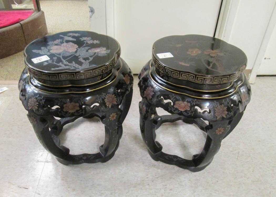 Appraisal: A PAIR OF COROMANDEL LACQUER GARDEN STOOLS Chinese th century