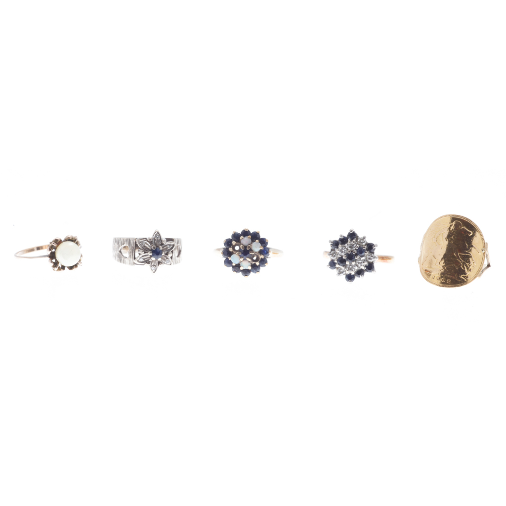 Appraisal: A collection of gem set rings to include a ct