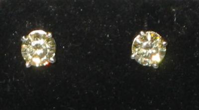 Appraisal: A PAIR OF DIAMOND STUD EARRINGS the brilliant cut diamonds