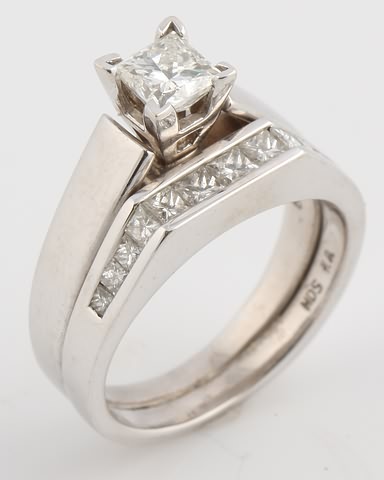 Appraisal: KW engagement ring has X mm princess cut diamond approximately