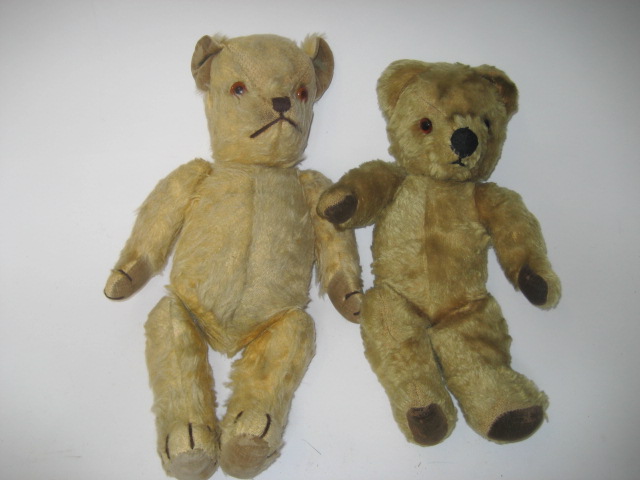 Appraisal: A Pedigree teddy bear in gold plush with swivel limbs