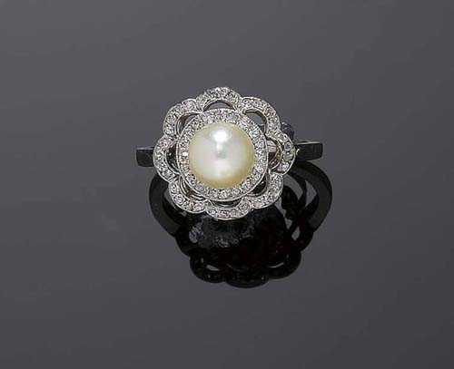 Appraisal: Bague perle et diamants