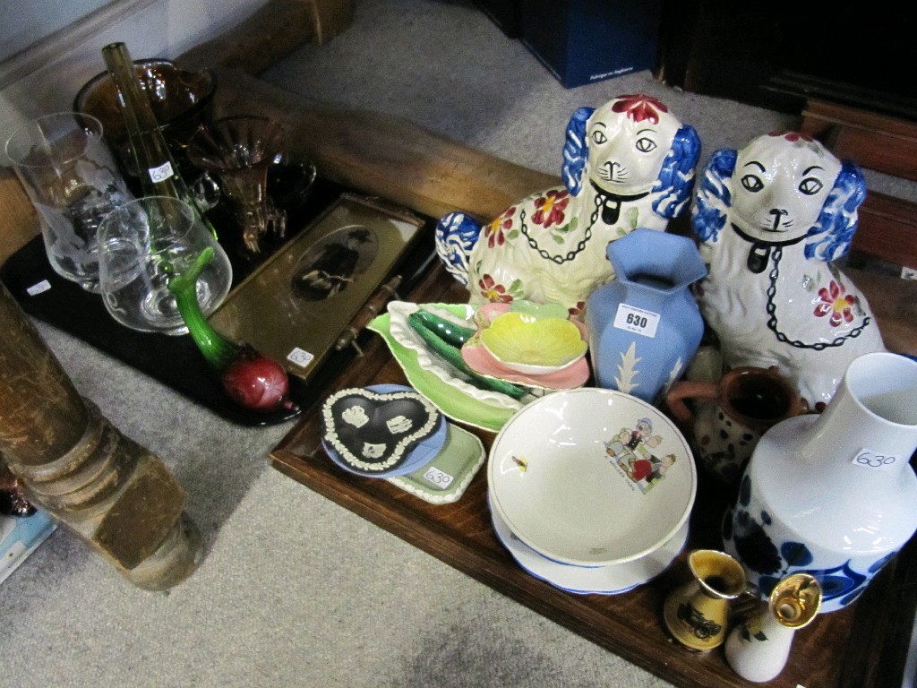 Appraisal: Lot comprising two trays of assorted items to include wally