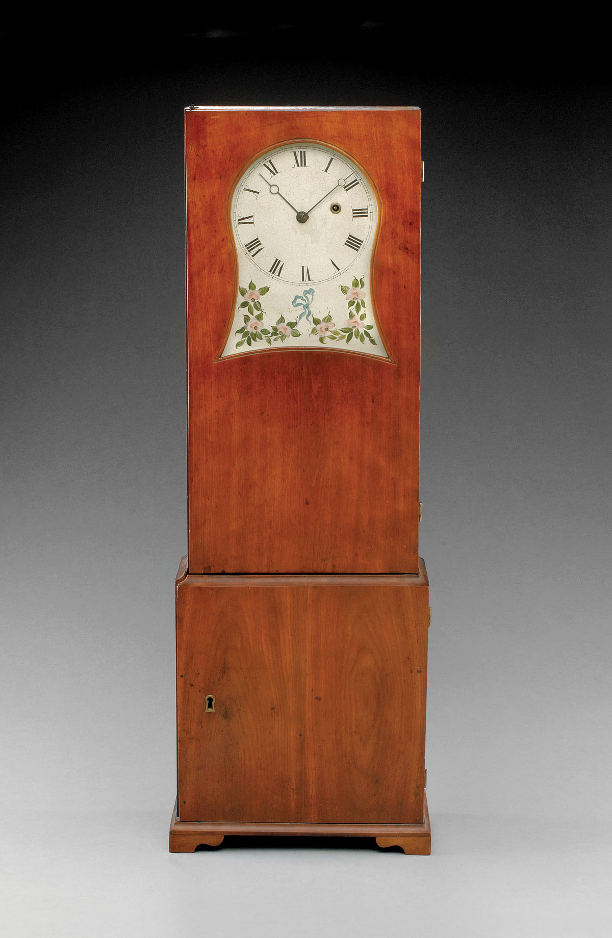 Appraisal: MASSACHUSETTS FEDERAL CHERRY SHELF CLOCK The rectangular case with glazed