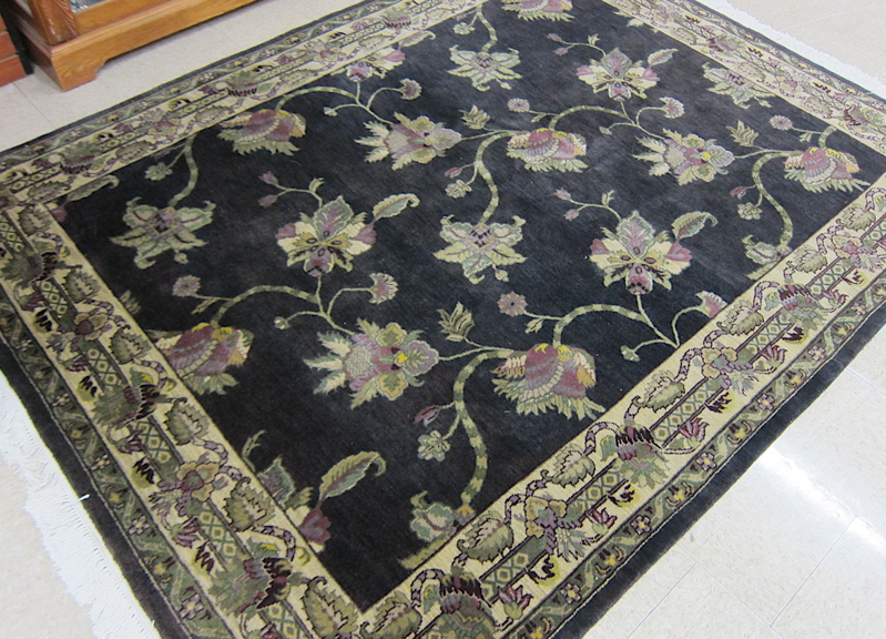 Appraisal: HAND KNOTTED ORIENTAL CARPET Indo-Persian leaf and vine decoration on