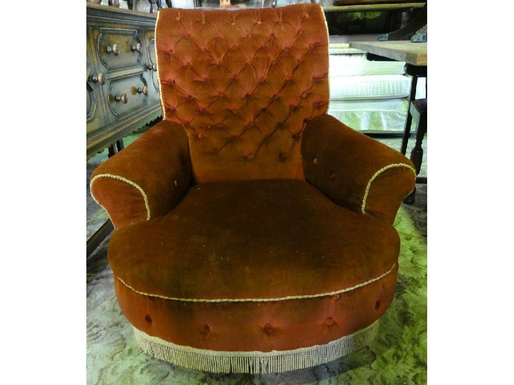 Appraisal: A late Victorian Edwardian armchair with upholstered seat and button