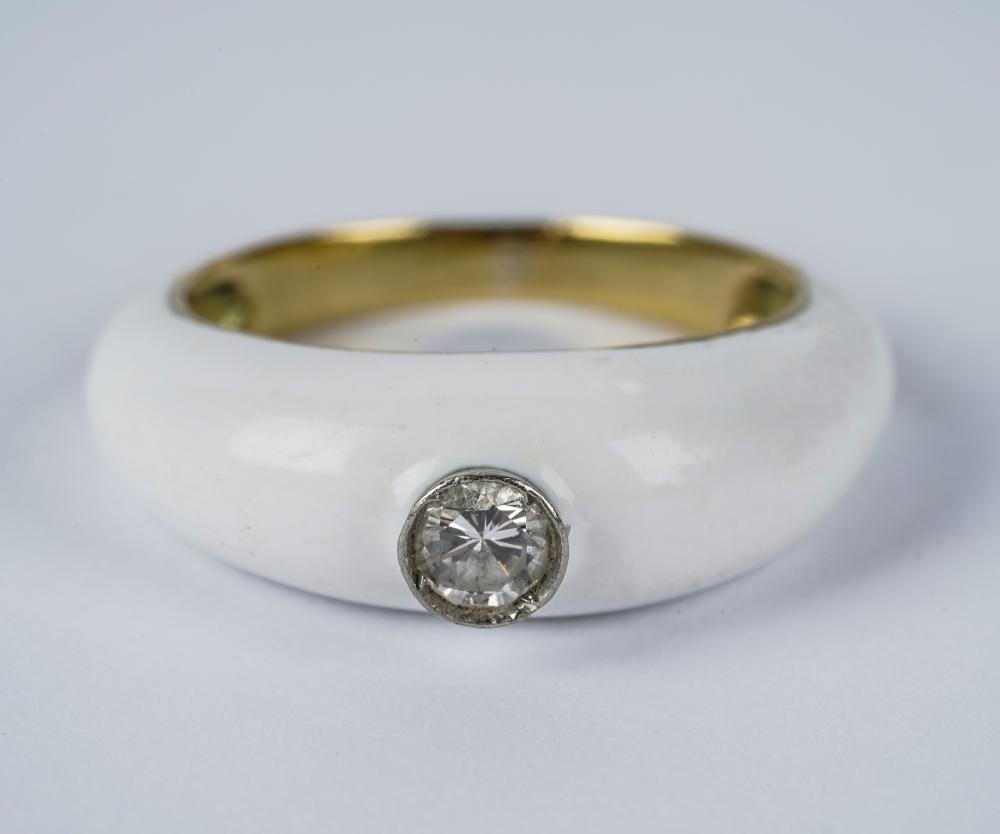 Appraisal: KARAT YELLOW GOLD WHITE ENAMEL DIAMOND RINGset with one full