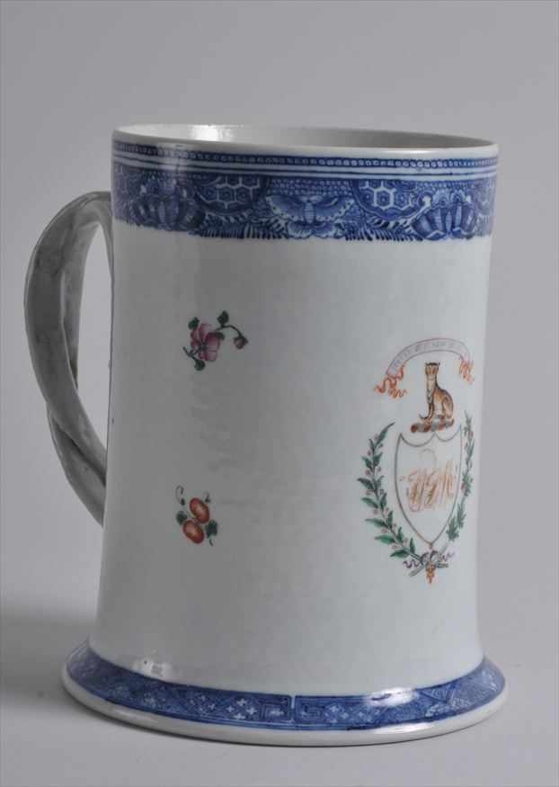 Appraisal: CHINESE EXPORT PORCELAIN ARMORIAL LARGE MUG With blue Fitzhugh bands