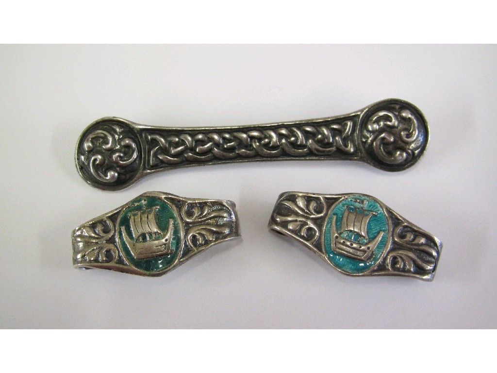 Appraisal: Lot comprising Iona silver bar brooch with knotwork tapering to