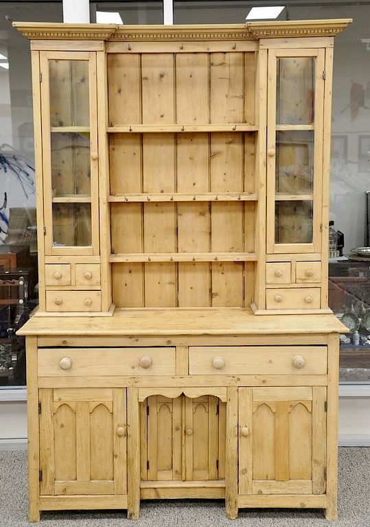 Appraisal: Large pine hutch with open shelves above two frieze drawers