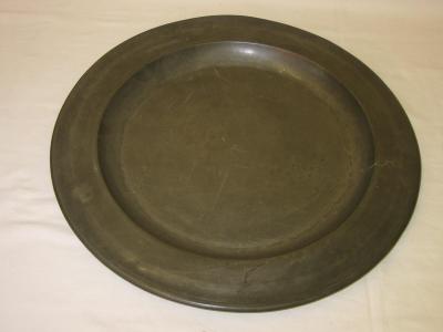 Appraisal: A GEORGIAN PEWTER CHARGER with single reeded rim maker's touch