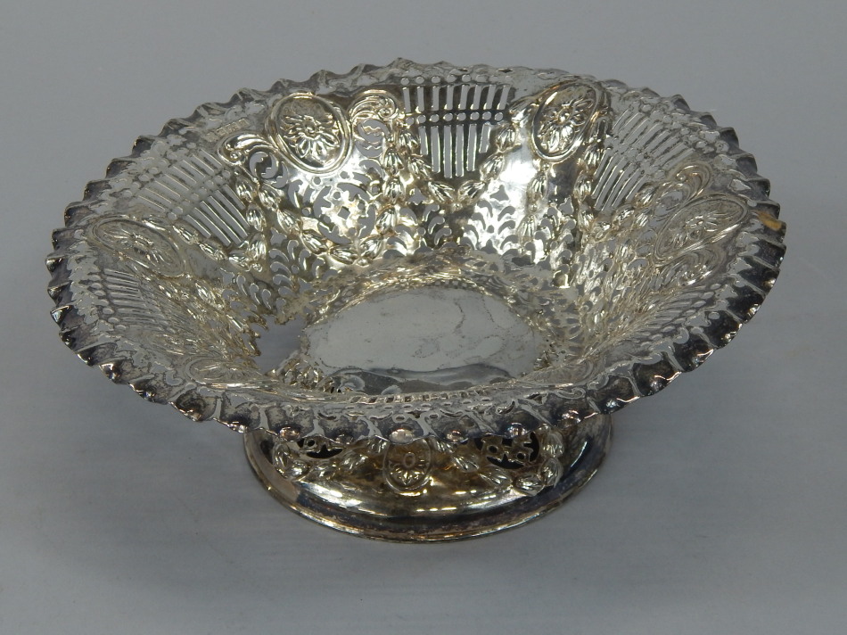 Appraisal: An Edwardian pierced silver bowl decorated in Adam with roundels