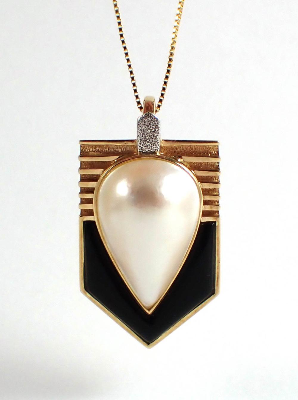 Appraisal: PEARL ONYX AND FOURTEEN KARAT GOLD PENDANT NECKLACE with a