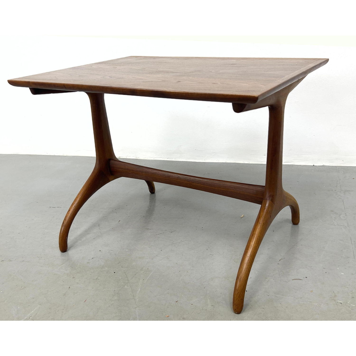 Appraisal: HERITAGE HENREDON Walnut Side End Table American Modern Walnut Top