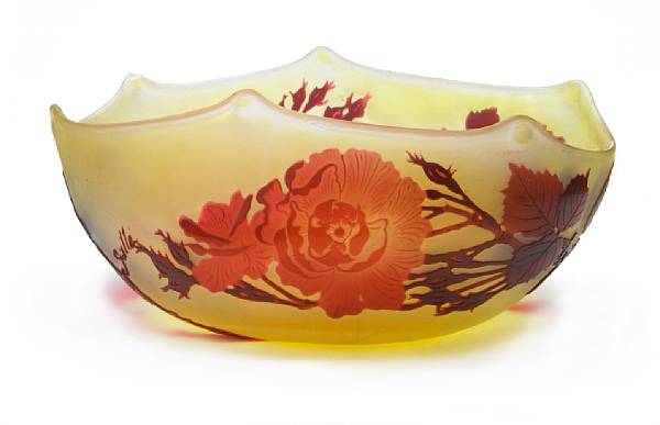 Appraisal: A Gall cameo glass rose bowl circa signed in cameo