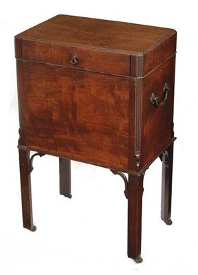 Appraisal: A late George III mahogany cellaret with fluted angles the