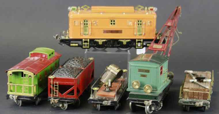 Appraisal: LIONEL E BILD-A-LOCO WITH FREIGHT CARS Includes an orange E