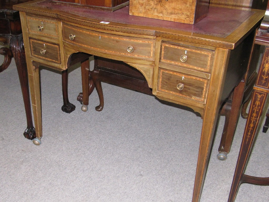 Appraisal: Edwardian mahogany and cross banded writing table with leather inset