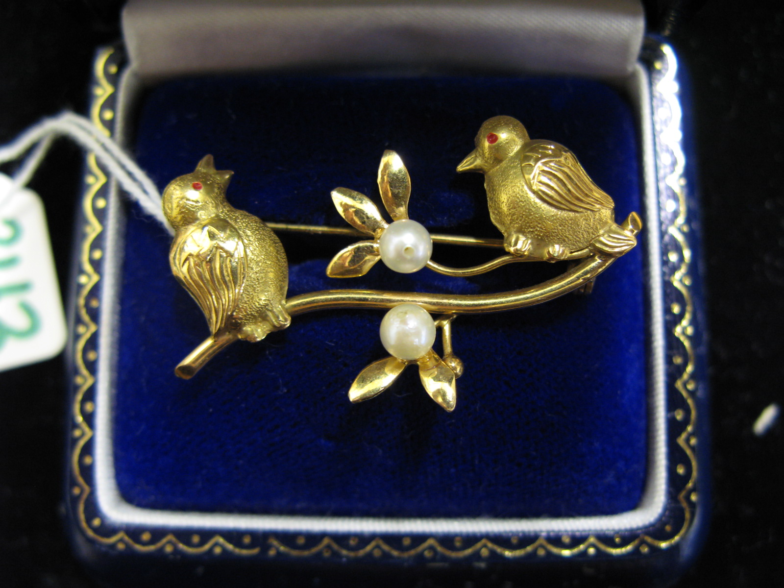 Appraisal: PEARL AND FOURTEEN KARAT GOLD BROOCH - inches in length