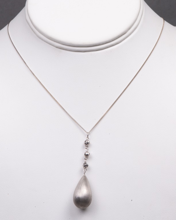 Appraisal: PERUVIAN K WHITE GOLD SATIN DROP NECKLACE Peruvian K white