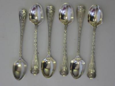 Appraisal: A SET OF SIX EDWARDIAN TEASPOONS maker Carrington Co London