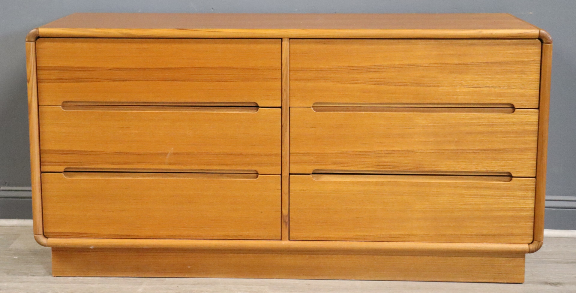 Appraisal: VINTAGE MIDCENTURY STYLE DRAWER DRESSER Great quality and finish From