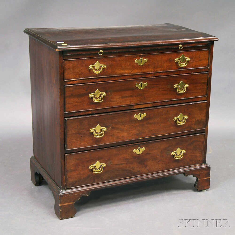 Appraisal: Chippendale Mahogany Chest of Drawers England th century the thumbmolded