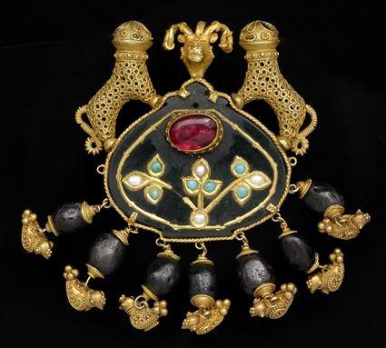 Appraisal: Jade Garnet and Gold Pendant