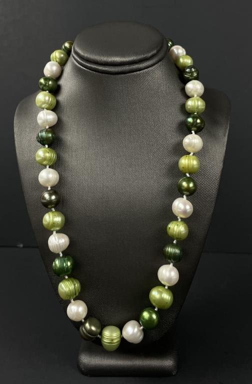 Appraisal: Pearl Necklace w k Gold ClaspLength