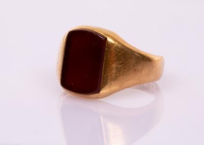 Appraisal: An ct yellow gold signet ring James William Benson London