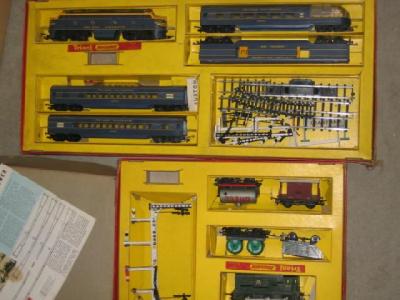 Appraisal: Triang Railway train set R with - - diesel and