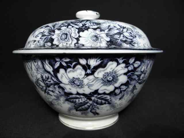 Appraisal: A French flow blue transferware tureen by K G Luneville