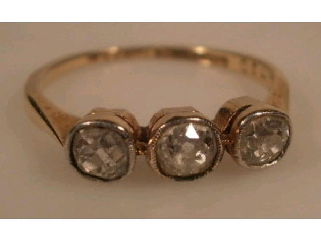 Appraisal: A three stone diamond set ring three old cut stones