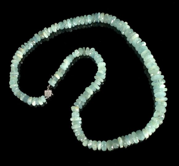 Appraisal: Stunning Fourteen-Karat White Gold Diamond and Aquamarine Necklace the single-strand