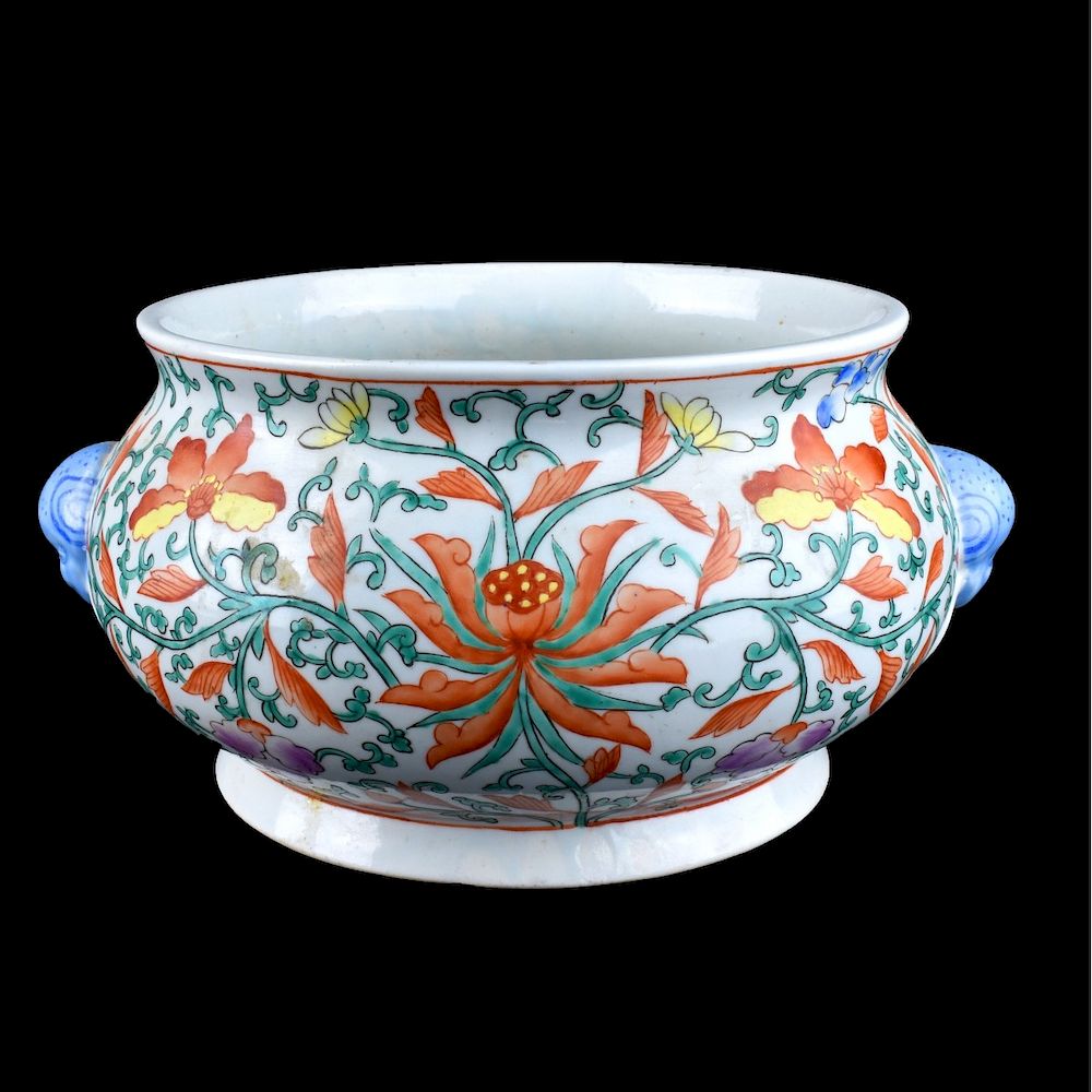 Appraisal: Chinese Porcelain Bowl th Century Chinese Porcelain Bowl Enameled floral