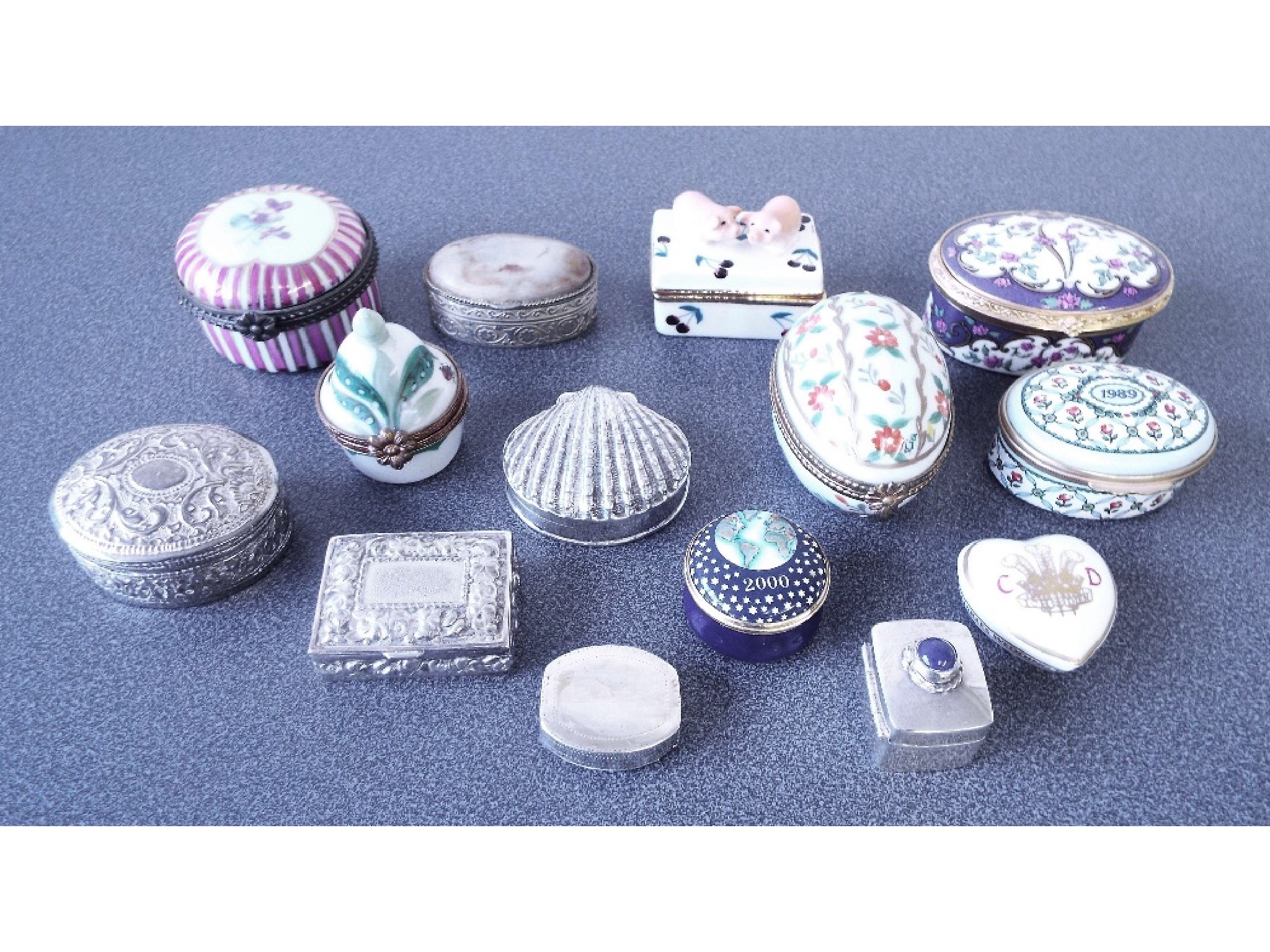 Appraisal: Collection of various trinket and other small boxes to include