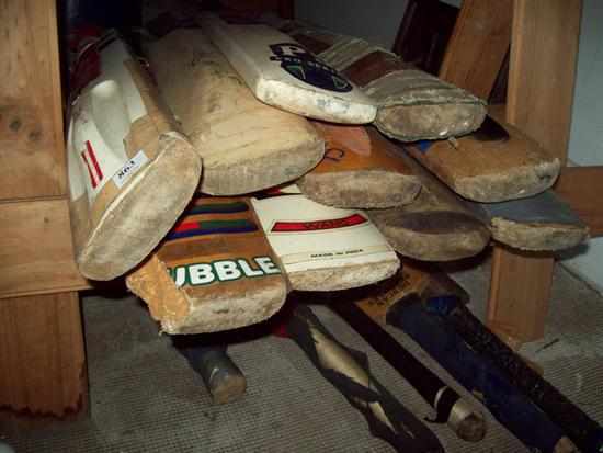 Appraisal: A COLLECTION OF FIFTEEN CRICKET BATS