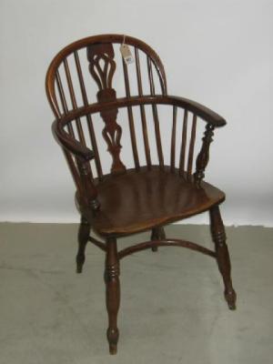 Appraisal: A YEW WOOD WINDSOR ARMCHAIR to match previous lot th