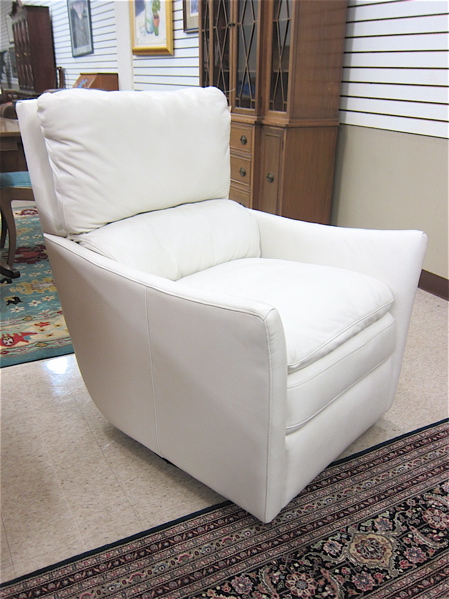 Appraisal: A CONTEMPORARY WHITE TANGO LEATHER SWIVEL ROCKER Latitudes Collection by