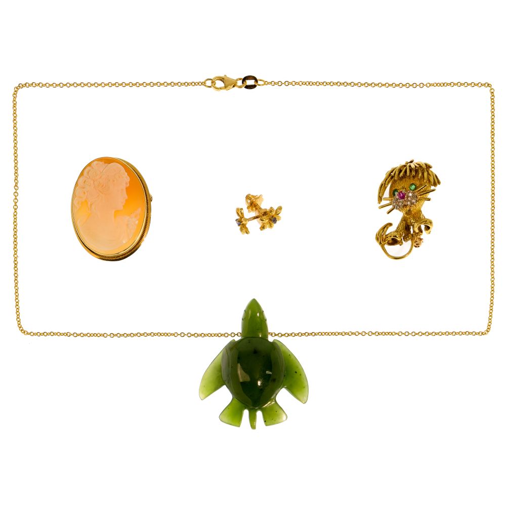 Appraisal: K YELLOW GOLD JEWELRY ASSORTMENT items including a cameo pendant