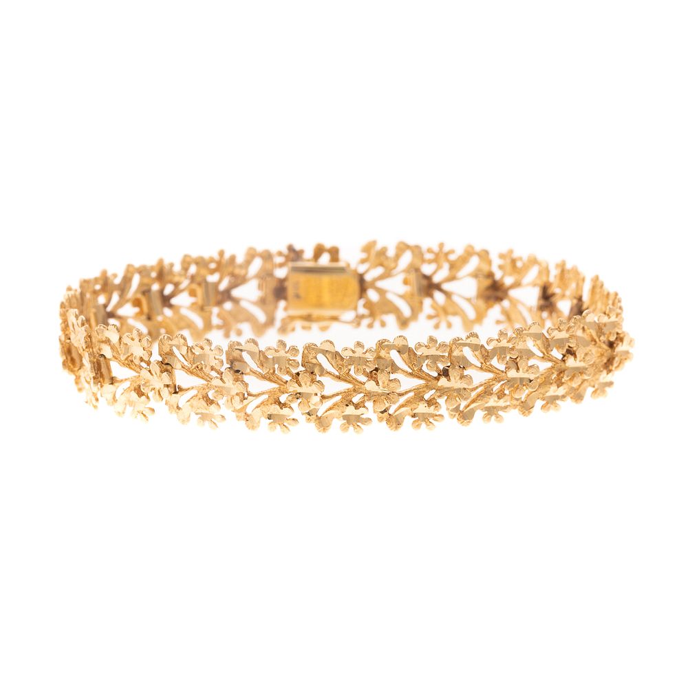 Appraisal: A Textured Floral Link Bracelet in K K yellow gold