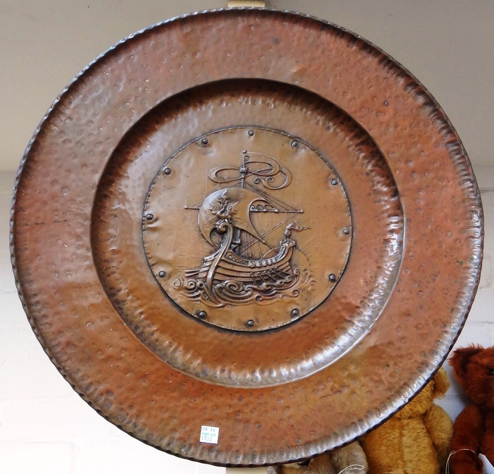 Appraisal: A quantity of metalware collectables comprising a Newlyn style copper