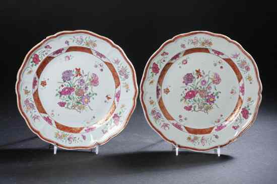 Appraisal: TEN CHINESE EXPORT FAMILLE ROSE PORCELAIN PLATES Qianlong period Scalloped