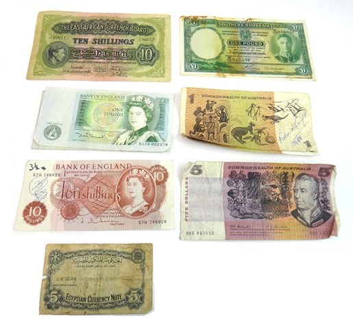 Appraisal: A quantity of British and Foreign coins and banknotes including