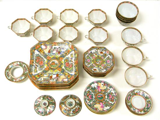 Appraisal: Chinese Export porcelain ''Rose Medallion'' pattern th C including six