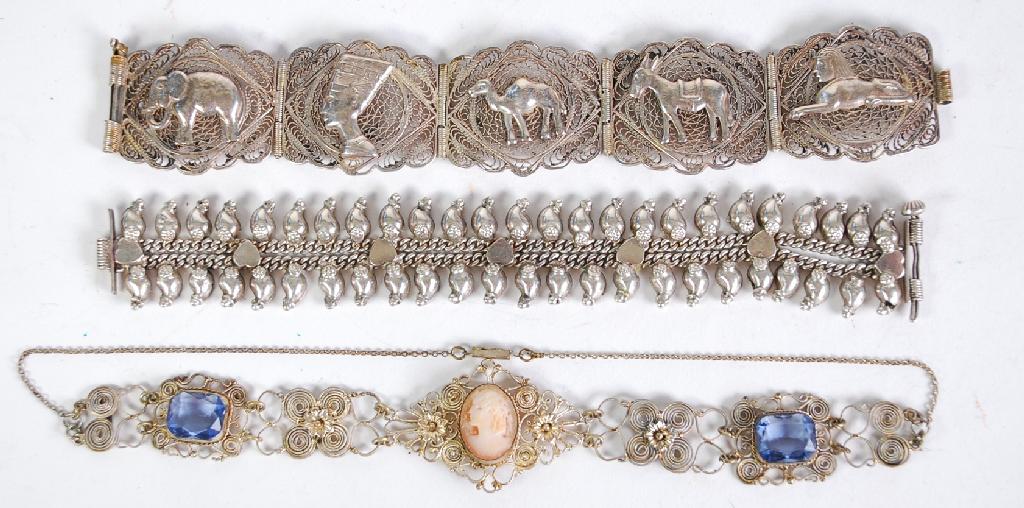 Appraisal: FILIGREE NECKLACE set with a small oval shell cameo and