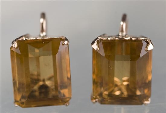 Appraisal: KT yellow gold screwback earrings with citrine Earrings contain one