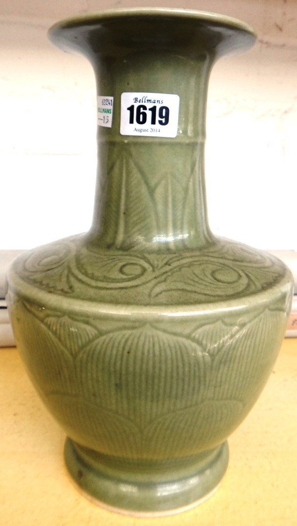 Appraisal: A quantity of collectables including a Chinese celadon vase a