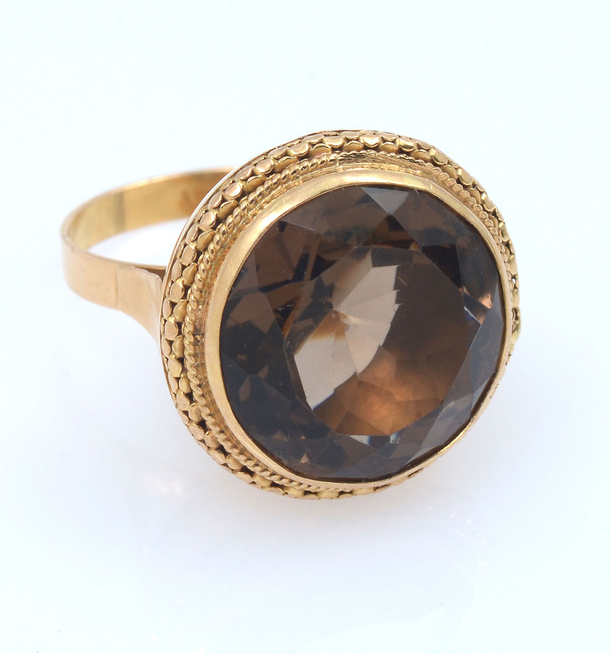 Appraisal: K SMOKY QUARTZ RING K yellow gold ring contains one