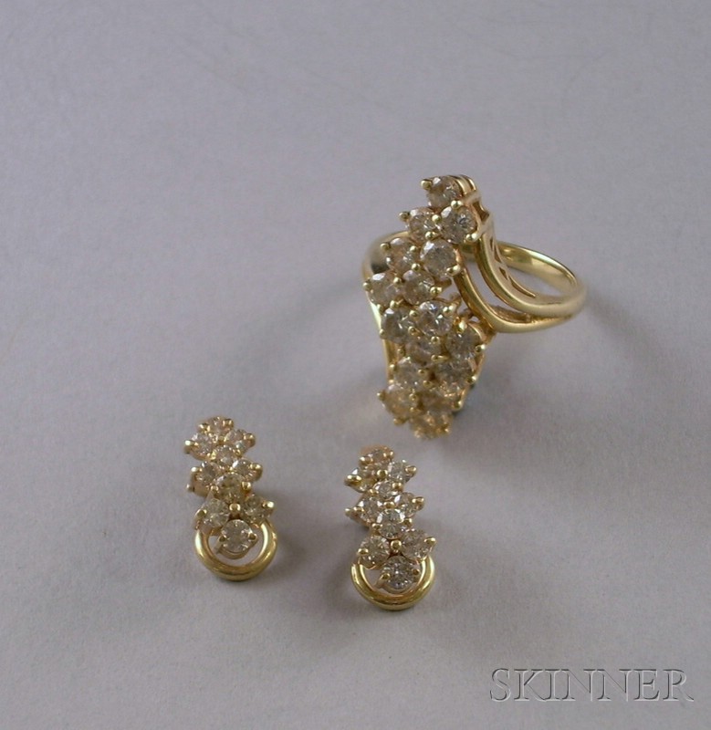 Appraisal: kt Gold and Diamond Cluster Ring and Matching Earclips ring